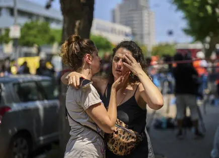 Misil iran&iacute; lanzado tras ataques de EEUU causa graves da&ntilde;os pero pocas heridas