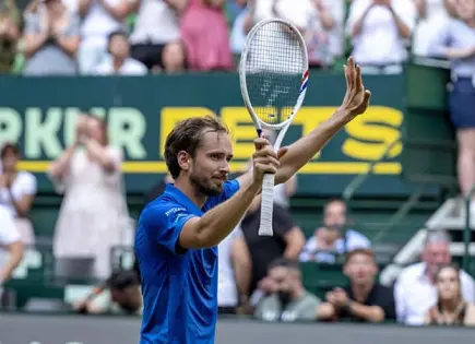 Daniil Medvedev supera a Zverev