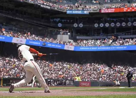 Gigantes vencen a Medias Rojas