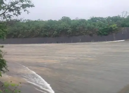 Se desborda presa La Lajilla