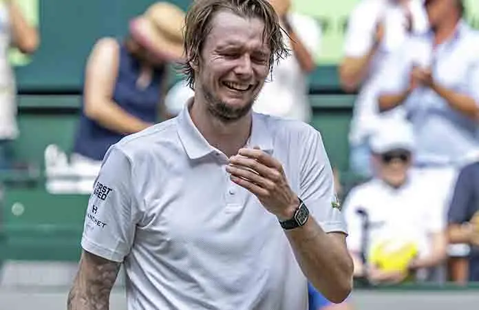 Alexander Bublik vence a Daniil Medvedev