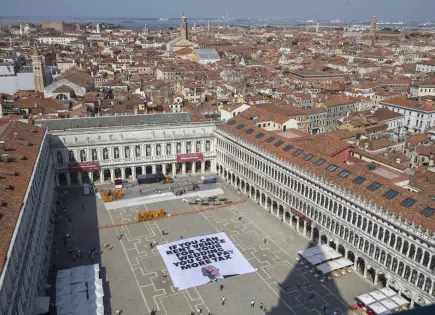 Greenpeace se suma a protesta en Venecia contra boda de Bezos con pancarta sobre exenciones fiscales