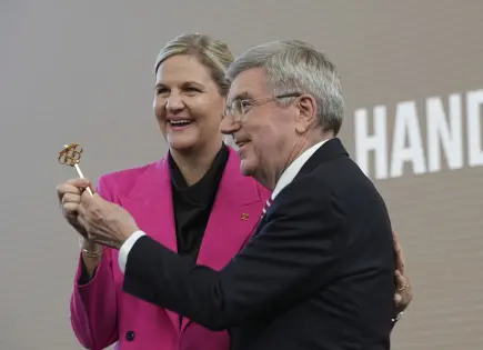 Kirsty Coventry asume presidencia del COI sucediendo a Thomas Bach