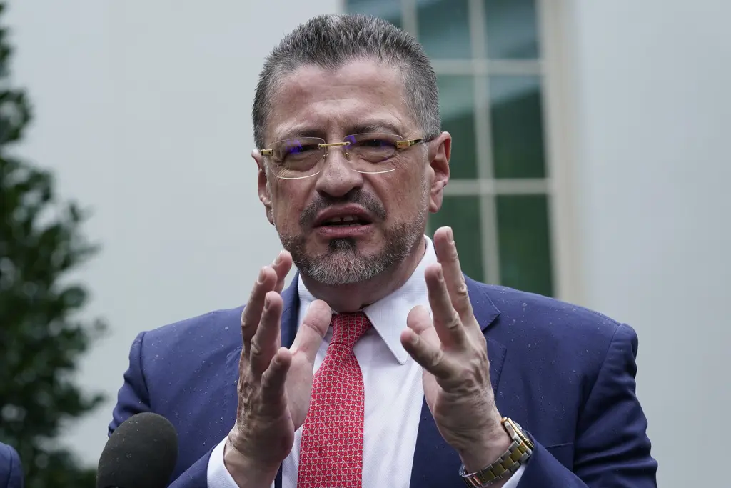 Fiscalía de Costa Rica acusa al presidente Chaves por financiamiento político ilegal