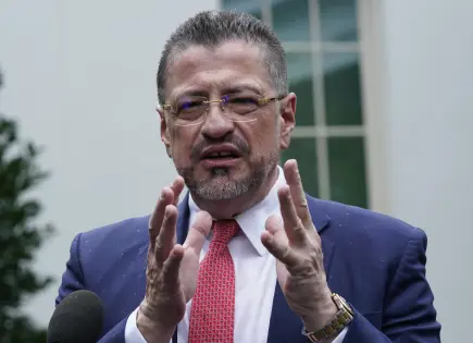 Fiscalía de Costa Rica acusa al presidente Chaves por financiamiento político ilegal