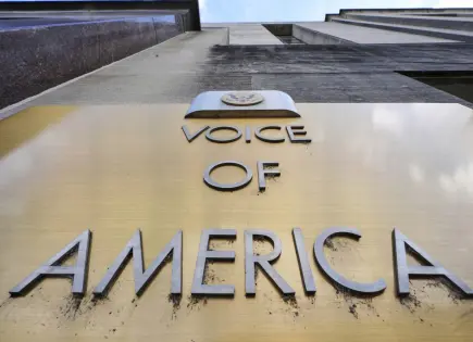 Juez federal solicita detalles sobre recortes del Gobierno de Trump a Voice of America