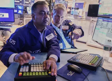 Wall Street sube tras ataques de EEUU a Irán