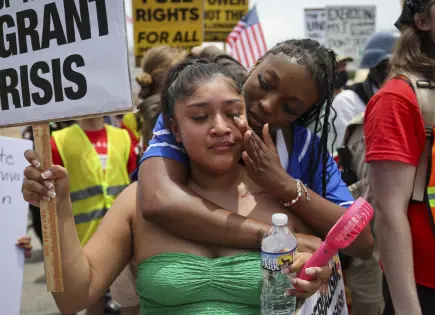 Corte Suprema de EEUU autoriza deportaci&oacute;n expedita de migrantes