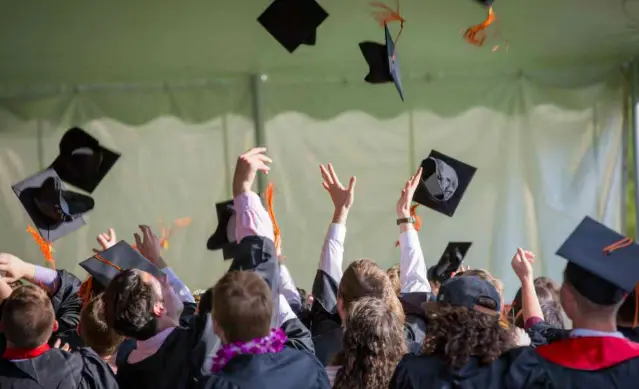 Graduaciones 2025: Profeco emite recomendaciones para evitar fraudes en servicios y paquetes