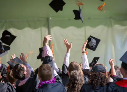 Graduaciones 2025: Profeco emite recomendaciones para evitar fraudes en servicios y paquetes