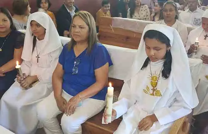 Realiza iglesia católica primeras comuniones