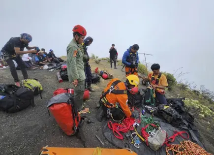 Trágico rescate de turista brasileña en volcán de Indonesia
