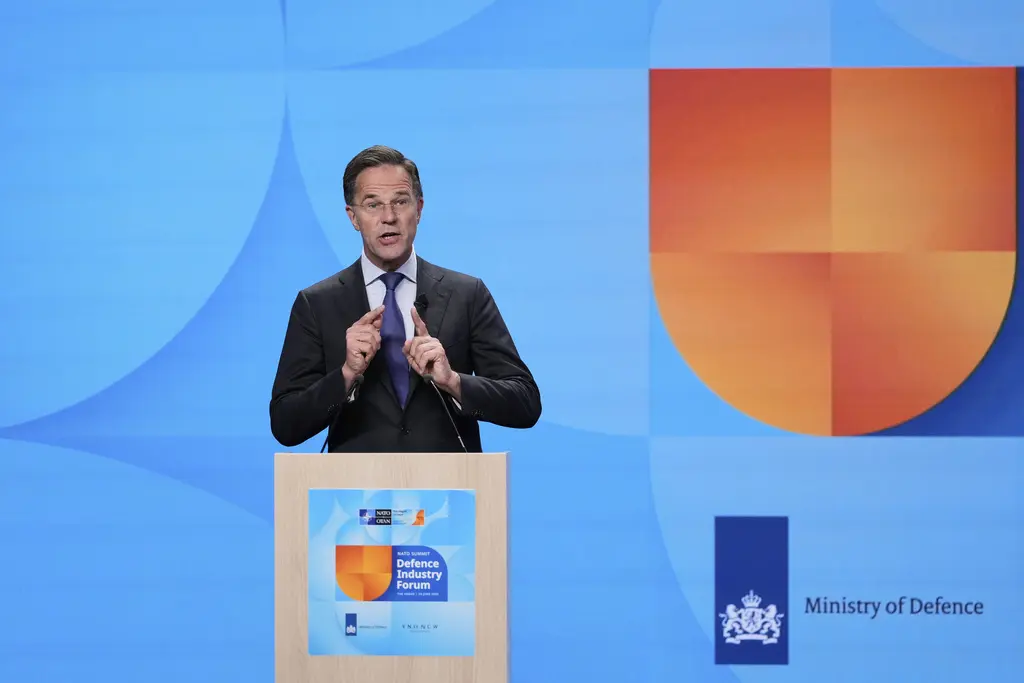 Mark Rutte elogia a Donald Trump en cumbre de la OTAN