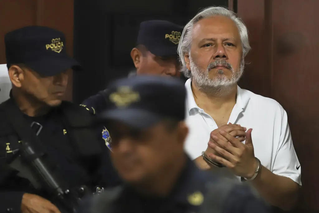 Audiencia en El Salvador decide prisión preventiva para Enrique Anaya