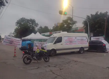 Habilitan rutas alternas por bloqueo de maestros en Nicolás Zapata
