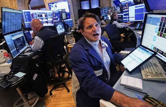 El peso respira y petroprecio cede
