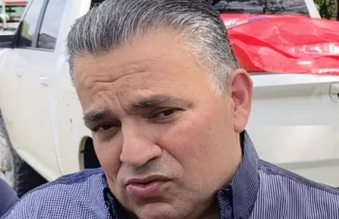 Justifica David Medina su ausencia durante la crisis de inundación
