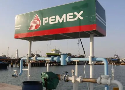 Fitch mejora calificación crediticia a Pemex