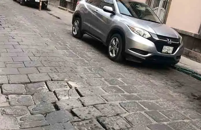 Se multiplican baches en cruce de la calle Comonfort
