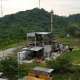 Tumban árboles para construir la minirrefinería
