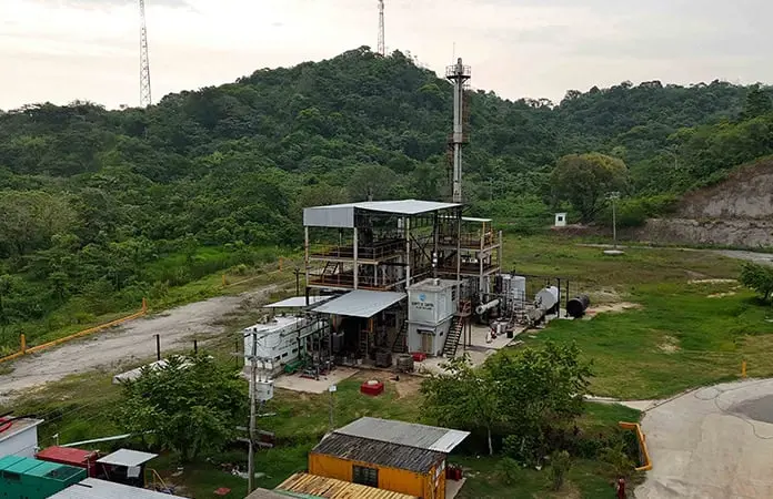 Tumban árboles para construir la minirrefinería