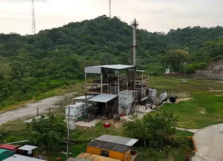Tumban árboles para construir la minirrefinería