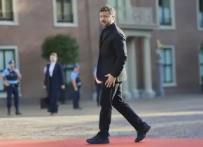 Acuerdo de la OTAN para aumentar el gasto en defensa con Zelenskyy en segundo plano