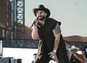 Carín León, Myke Towers y Laura Pausini se unen a Semana Billboard Música Latina 2025