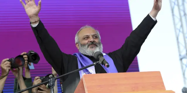 Arrestan a arzobispo en Armenia por conspirar contra gobierno