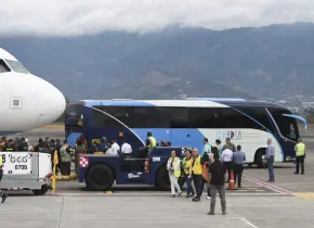 Migrantes deportados en Costa Rica reciben permiso de trabajo y libertad