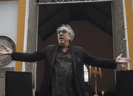 Tim Burton transforma el Panteón Civil de Dolores en un escenario digno de su universo