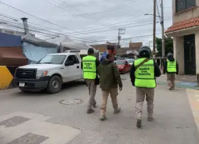 Riña entre pandillas desata operativo cerca de tianguis en Prados