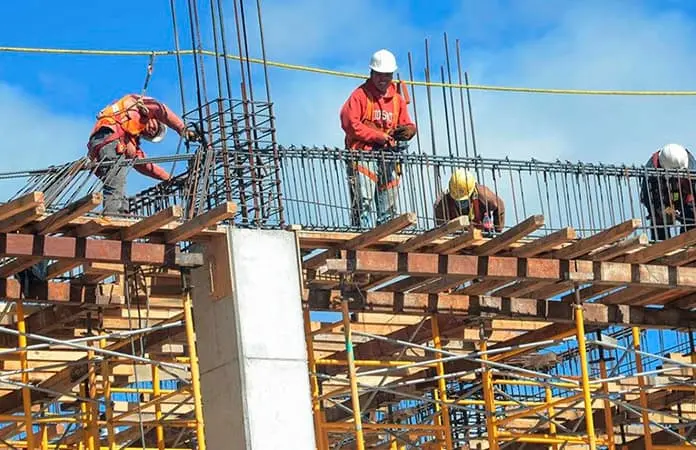 Retrocede producción de las constructoras