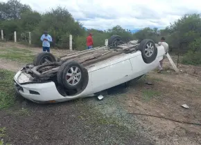 Vuelca conductor en Supercarretera de cuota a Rioverde