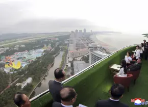 Kim Jong Un inaugura complejo turístico en Wonsan-Kalma