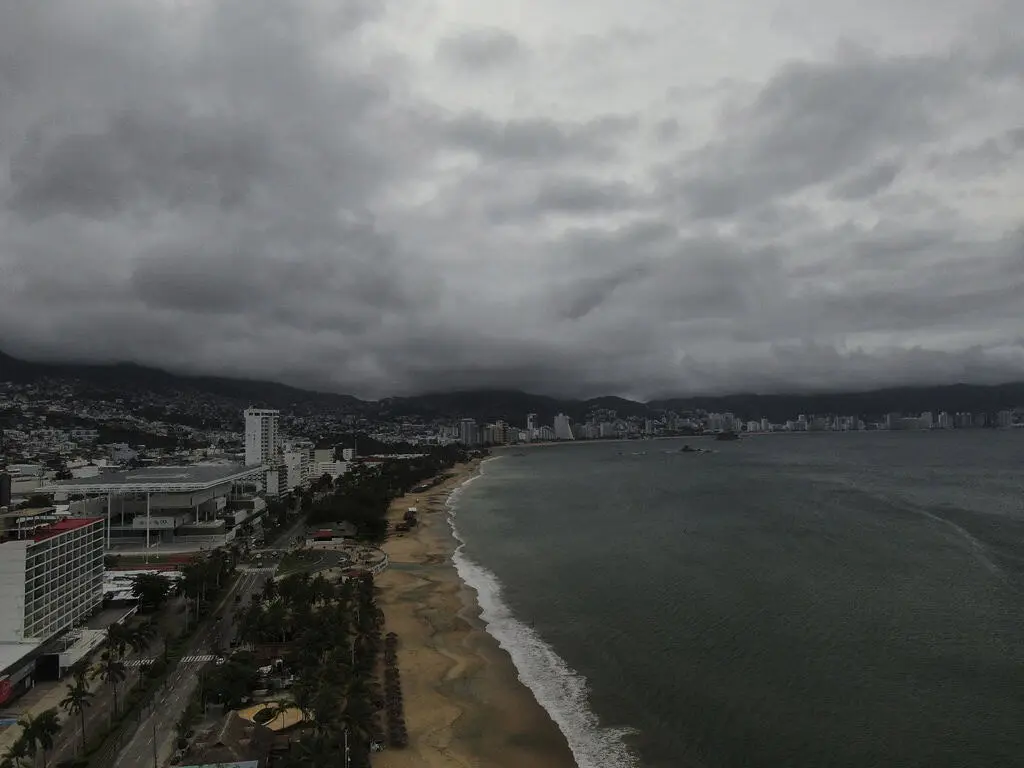 Damnificados por huracán Erick sin atención oficial en Oaxaca