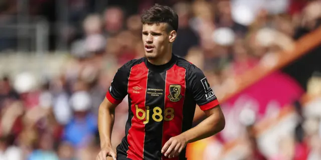 Liverpool firma a Milos Kerkez como nuevo lateral izquierdo