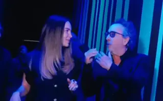 Belinda se encuentra con Tim Burton en exposición El laberinto