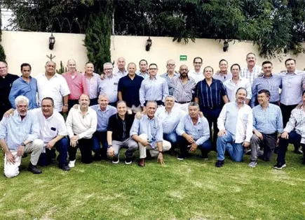 CELEBRAN 45 AÑOS DE EGRESAR DE PRIMARIA