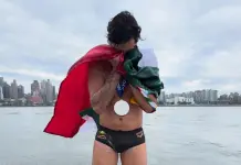 Nadador potosino logra récord mundial en Manhattan