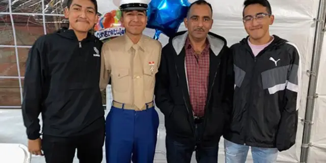 Mexicano, migrante golpeado por ICE
