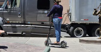 Scooters y bicis el&eacute;ctricas en CDMX deber&aacute;n emplacarse desde julio