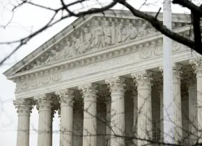 Corte Suprema respalda ley de Texas para bloquear acceso de menores a pornografía en línea