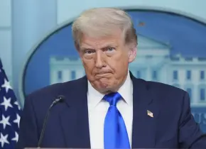 Trump suspende negociaciones comerciales con Canadá por impuesto a tecnológicas