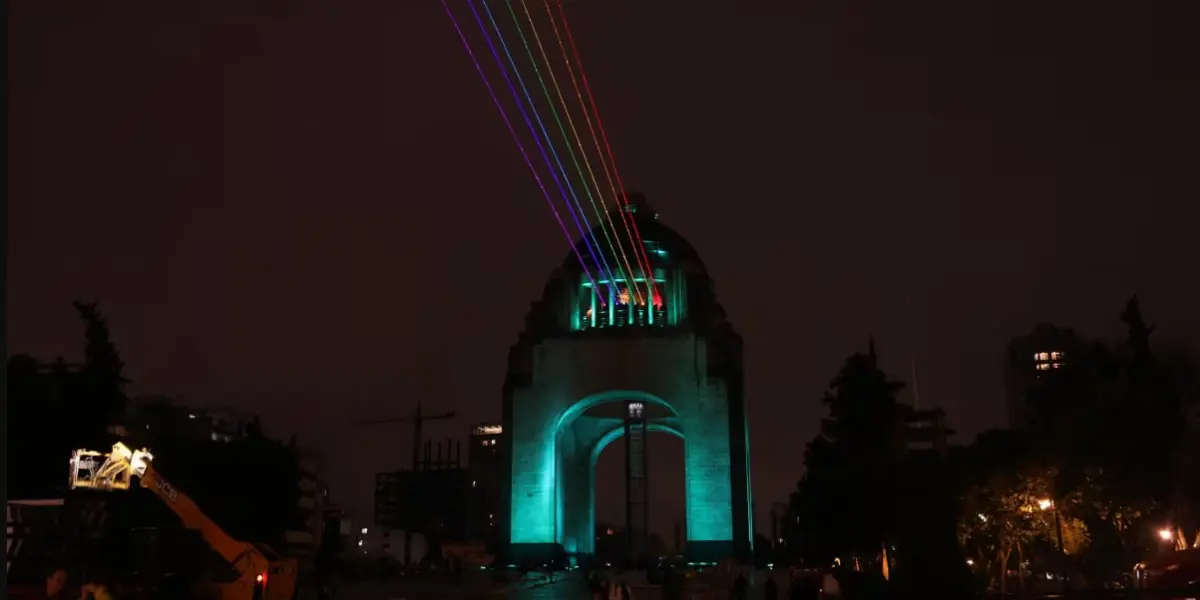 La Ciudad de México se ilumina con los colores LGBTTTIQ+ en espera de la 47 Marcha del Orgullo