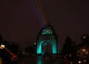 La Ciudad de México se ilumina con los colores LGBTTTIQ+ en espera de la 47 Marcha del Orgullo