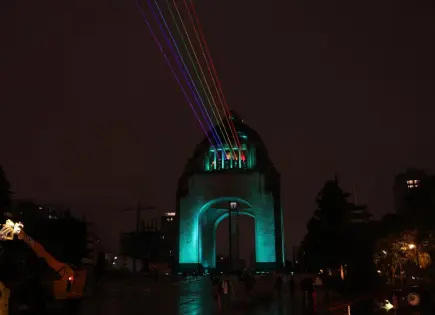 La Ciudad de México se ilumina con los colores LGBTTTIQ+ en espera de la 47 Marcha del Orgullo