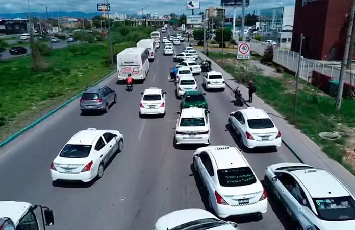 Denuncia lider de taxistas exceso de ruleteros “pirata”