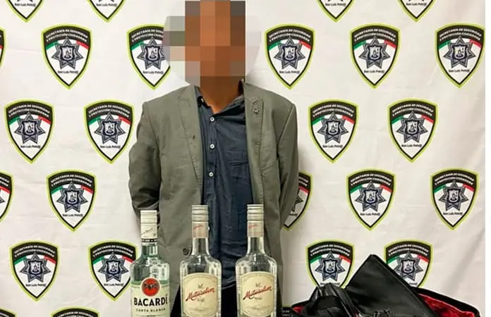 Fardero sustraía botellas de vino de bodega Aurrerá