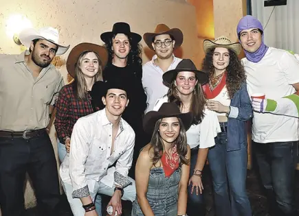 FIESTA DE DISFRACES
